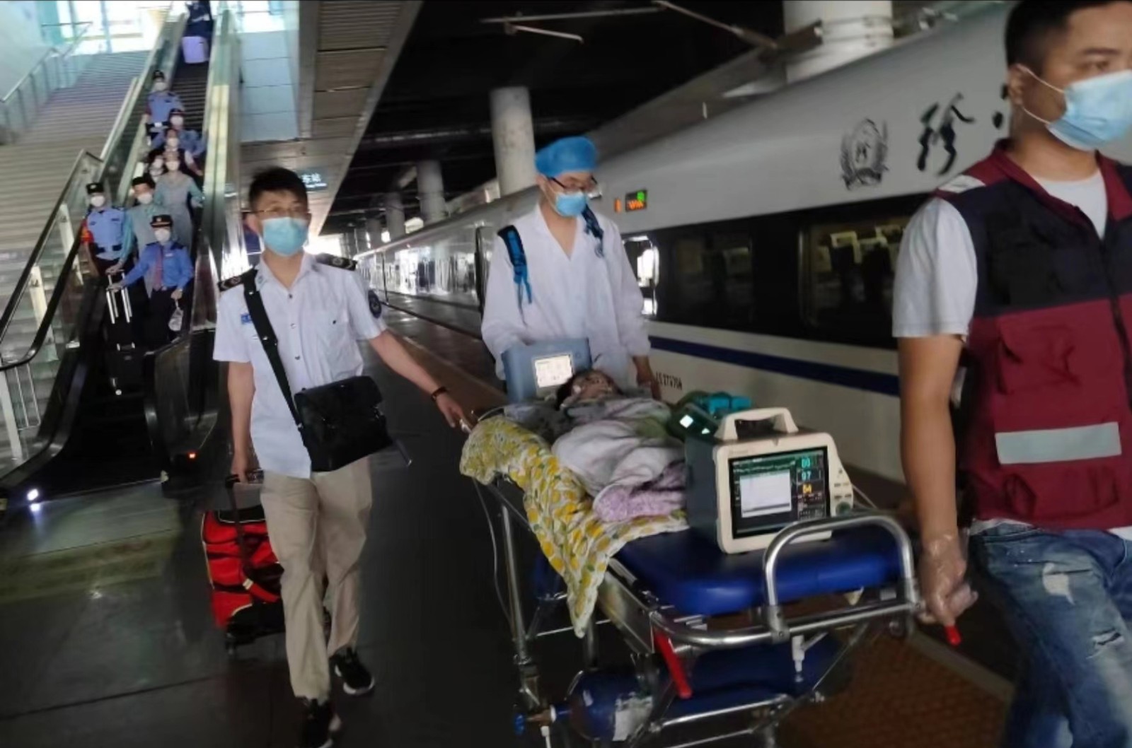 青田县高铁转运公司